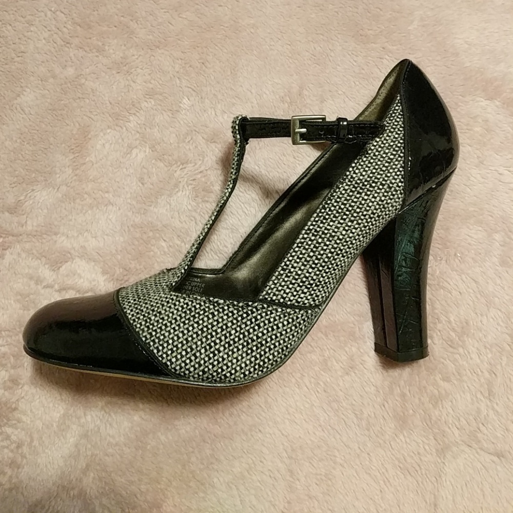 ๐ Tahari Katrina T-Strap Fabric Heel - Picture 8 of 8